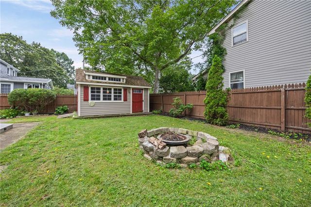 11 Seacliffe Road, Irondequoit, NY 14622