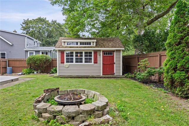 11 Seacliffe Road, Irondequoit, NY 14622