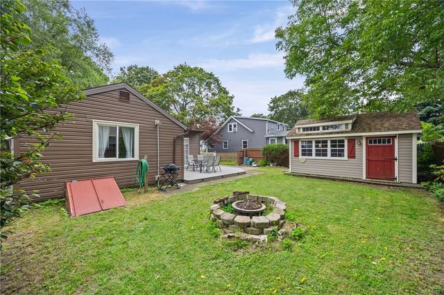 11 Seacliffe Road, Irondequoit, NY 14622