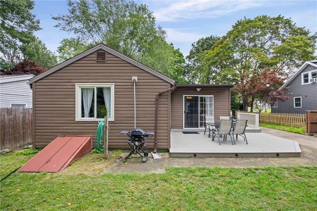 11 Seacliffe Road, Irondequoit, NY 14622