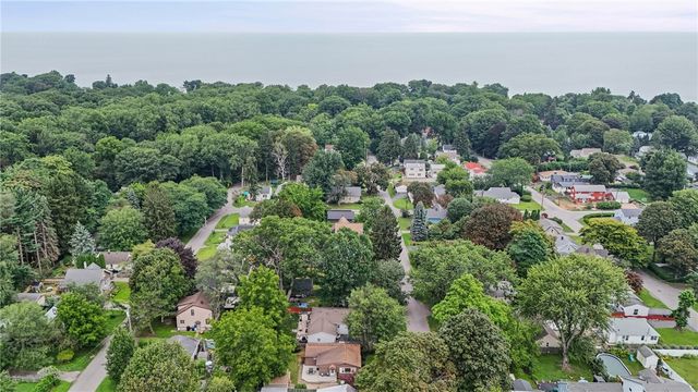 11 Seacliffe Road, Irondequoit, NY 14622