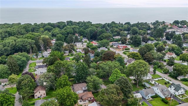 11 Seacliffe Road, Irondequoit, NY 14622