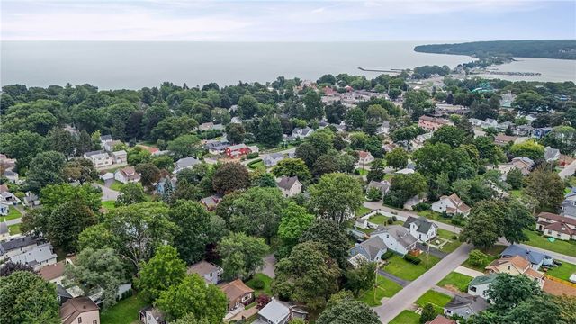 11 Seacliffe Road, Irondequoit, NY 14622