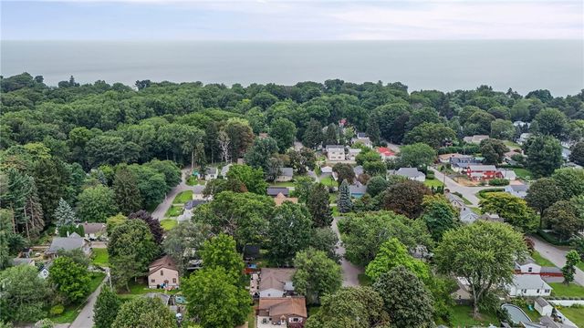 11 Seacliffe Road, Irondequoit, NY 14622
