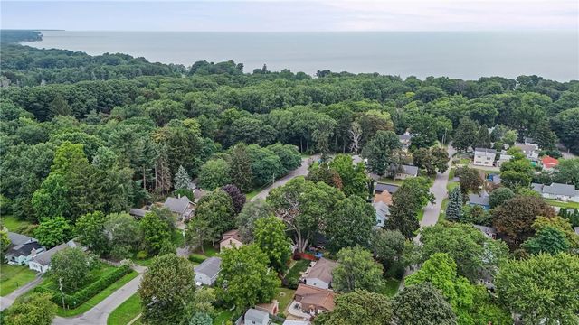 11 Seacliffe Road, Irondequoit, NY 14622