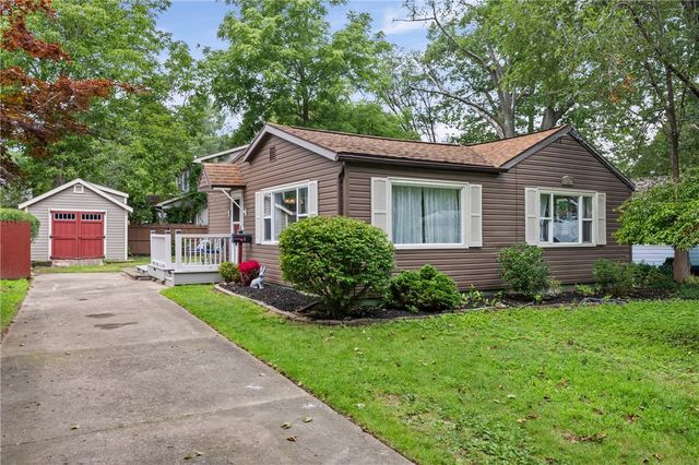 11 Seacliffe Road, Irondequoit, NY 14622