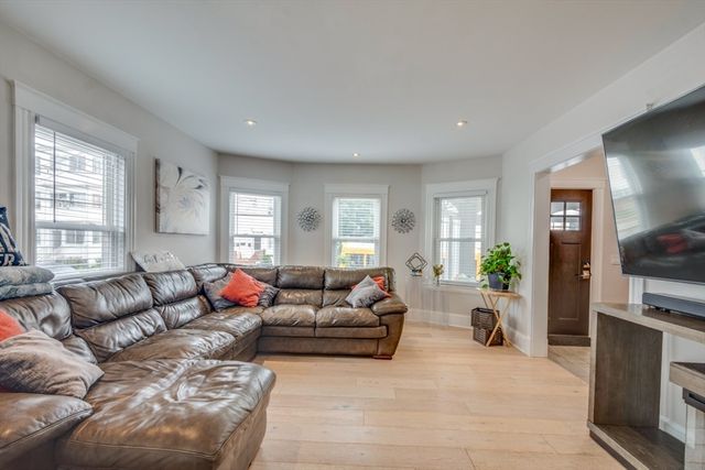 25 Saint George Ave, Norwood, MA 02062
