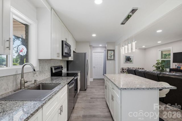 1405 Lakeview Drive, Pineville, NC 28134