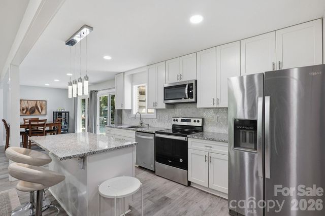 1405 Lakeview Drive, Pineville, NC 28134