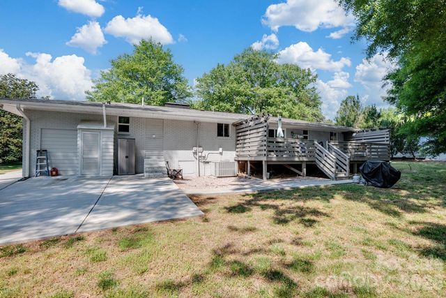 1405 Lakeview Drive, Pineville, NC 28134