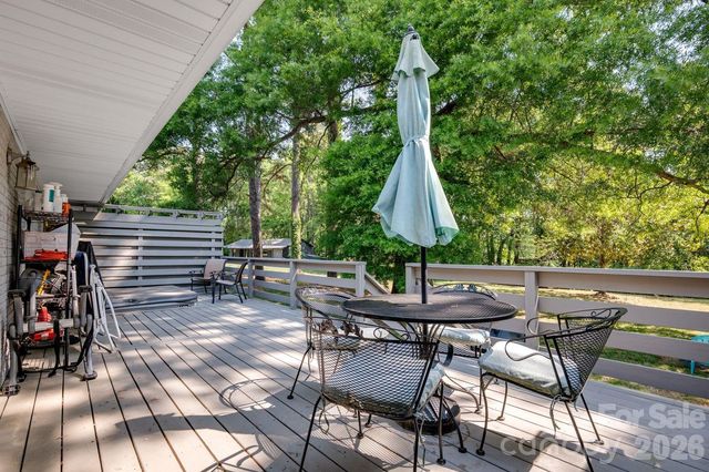 1405 Lakeview Drive, Pineville, NC 28134