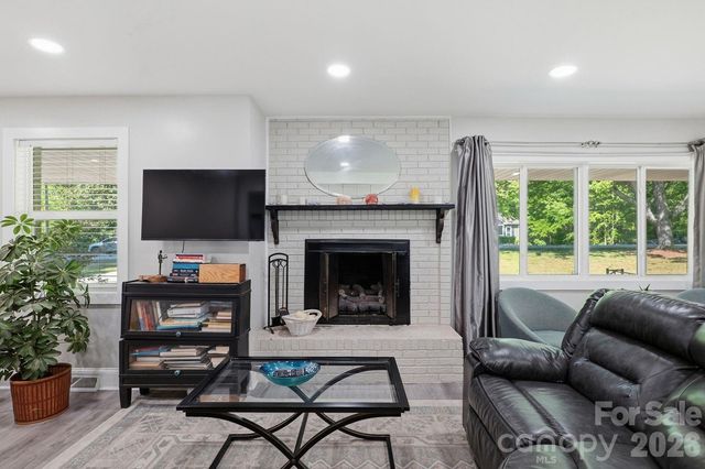 1405 Lakeview Drive, Pineville, NC 28134