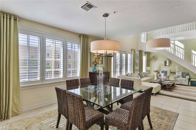 600 5th Ave S Apt 212, Naples, FL 34102