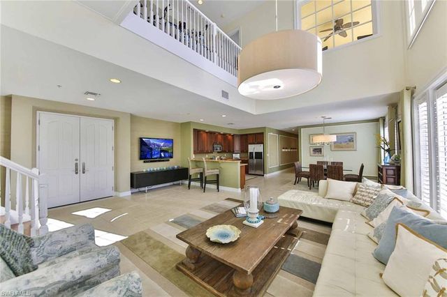 600 5th Ave S Apt 212, Naples, FL 34102