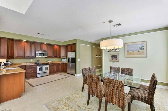 600 5th Ave S Apt 212, Naples, FL 34102