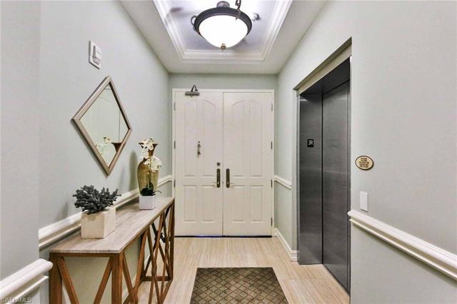 600 5th Ave S Apt 212, Naples, FL 34102