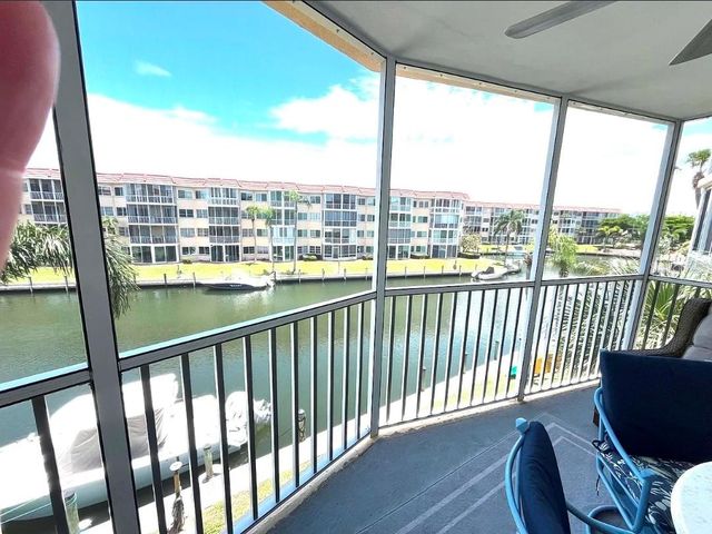 1250 N PORTOFINO DRIVE 301, Sarasota, FL 34242