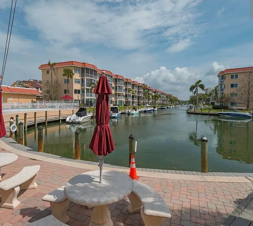 1250 N PORTOFINO DRIVE 301, Sarasota, FL 34242
