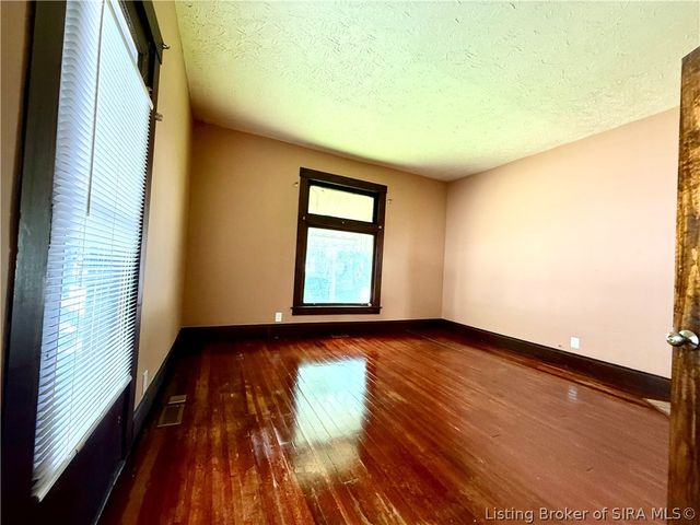 608 W Spring Street, New Albany, IN 47150