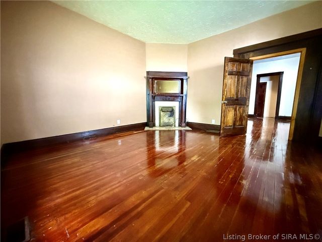 608 W Spring Street, New Albany, IN 47150