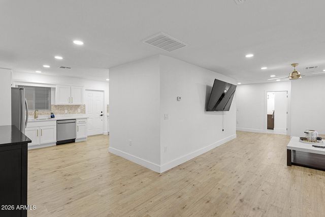 701 W WINDSOR Avenue, Phoenix, AZ 85007