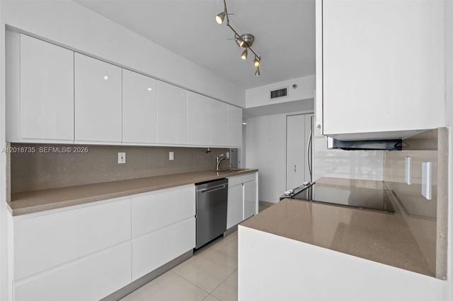 19195 NE 36th Ct 2705, Aventura, FL 33180