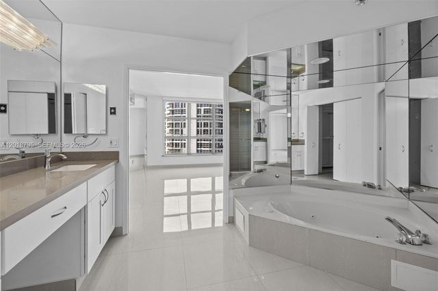 19195 NE 36th Ct 2705, Aventura, FL 33180