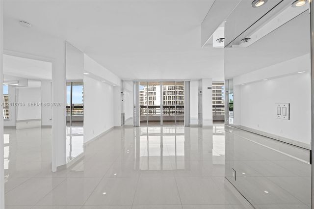 19195 NE 36th Ct 2705, Aventura, FL 33180
