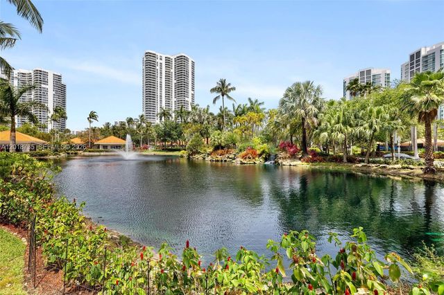 19195 NE 36th Ct 2705, Aventura, FL 33180