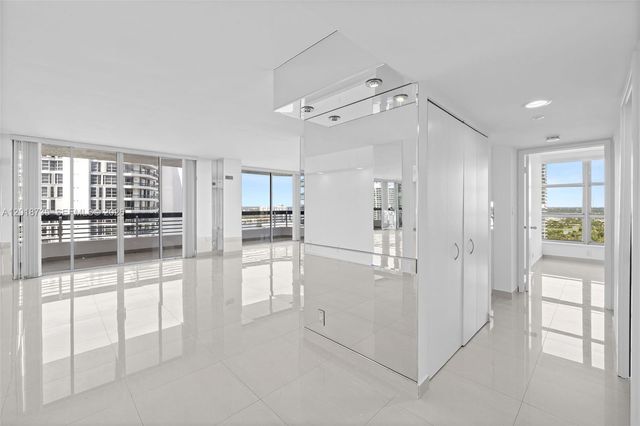 19195 NE 36th Ct 2705, Aventura, FL 33180