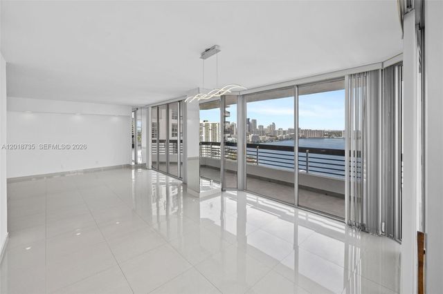 19195 NE 36th Ct 2705, Aventura, FL 33180