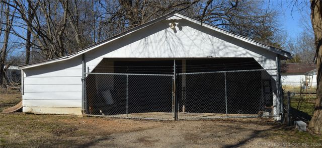 601 N G Street, Hugo, OK 74743