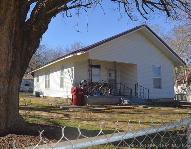 601 N G Street, Hugo, OK 74743