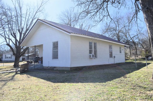 601 N G Street, Hugo, OK 74743