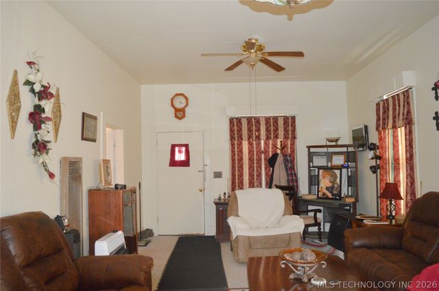 601 N G Street, Hugo, OK 74743