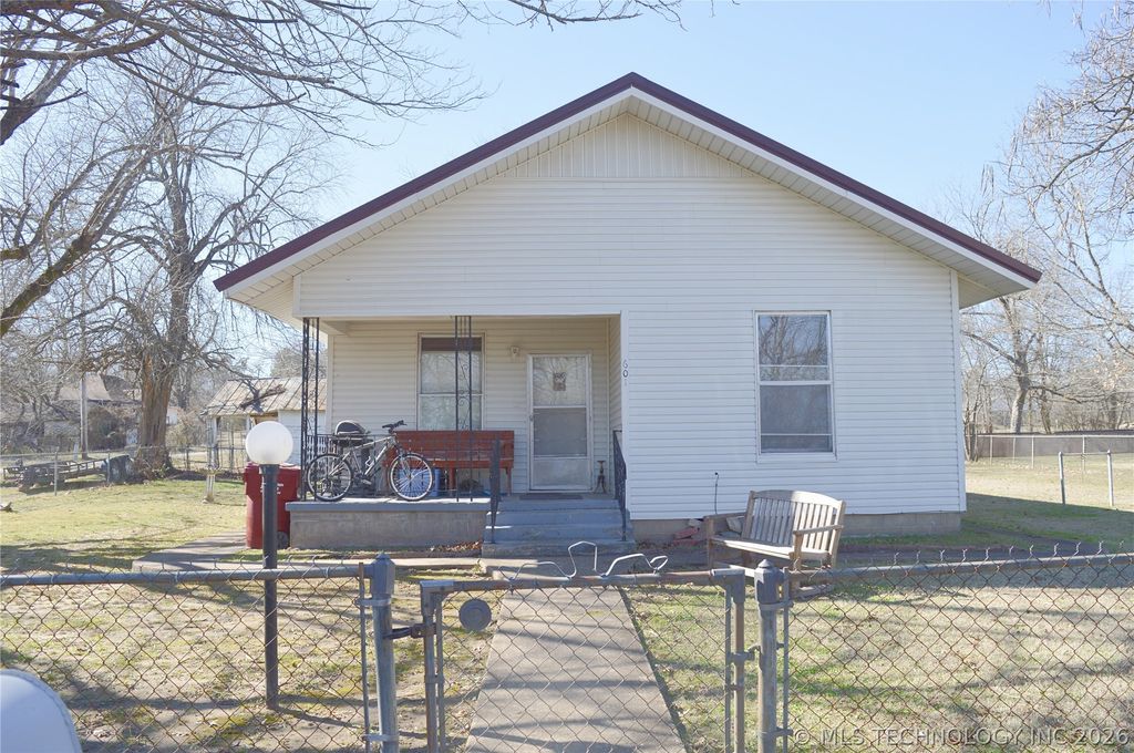 601 N G Street, Hugo, OK 74743