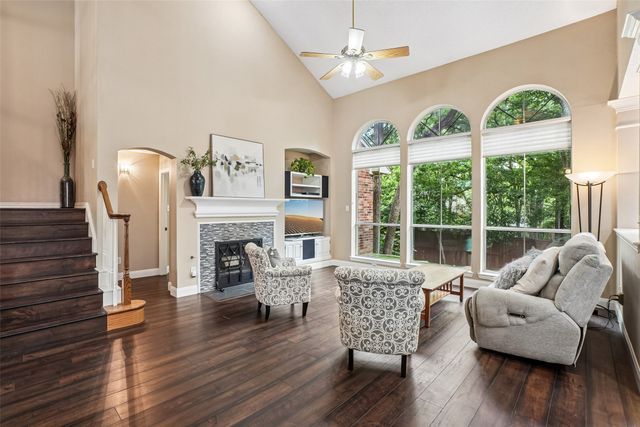 2809 Stonehurst Drive, Grapevine, TX 76051
