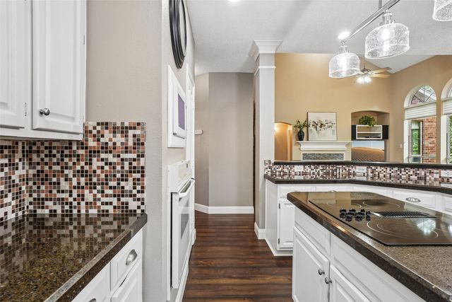 2809 Stonehurst Drive, Grapevine, TX 76051