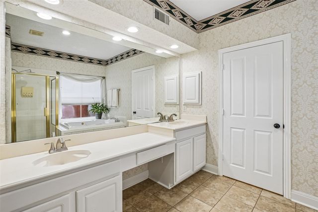 2809 Stonehurst Drive, Grapevine, TX 76051