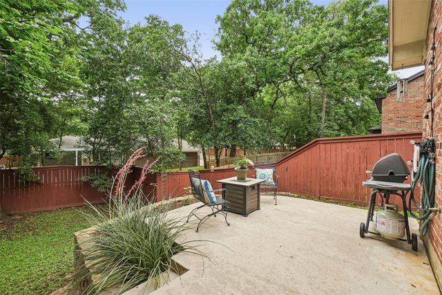 2809 Stonehurst Drive, Grapevine, TX 76051