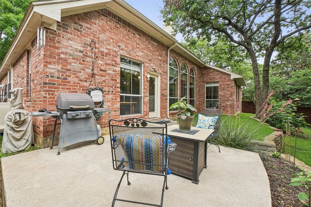 2809 Stonehurst Drive, Grapevine, TX 76051