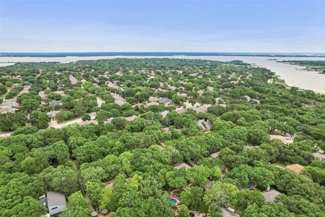 2809 Stonehurst Drive, Grapevine, TX 76051