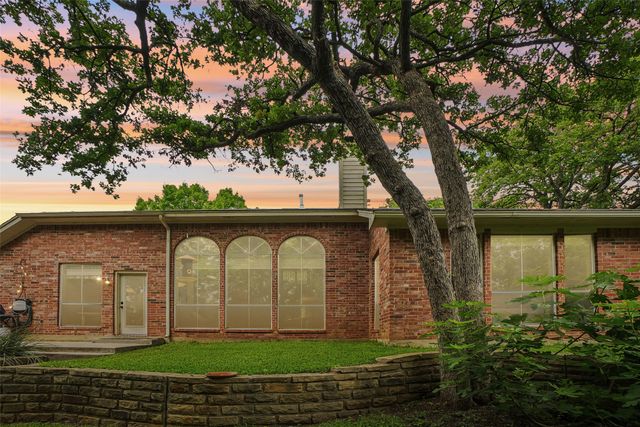 2809 Stonehurst Drive, Grapevine, TX 76051