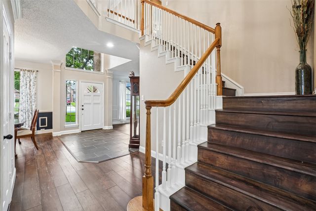 2809 Stonehurst Drive, Grapevine, TX 76051