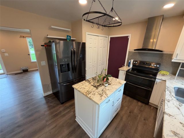 229 Wainwright Street, Novi, MI 48377