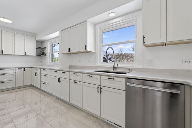 6 W Cypress Street, Arlington Heights, IL 60005