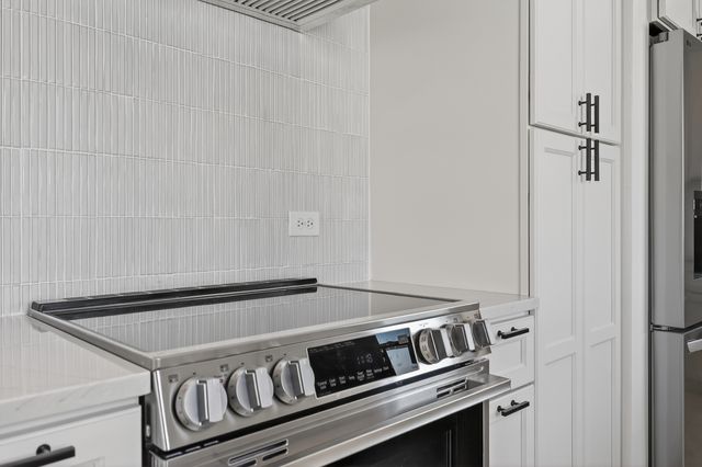 6 W Cypress Street, Arlington Heights, IL 60005