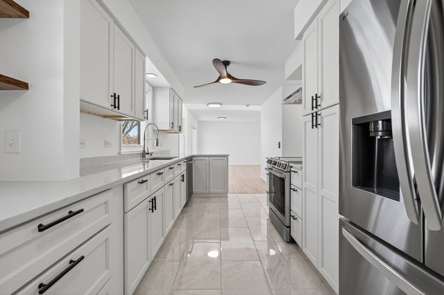 6 W Cypress Street, Arlington Heights, IL 60005