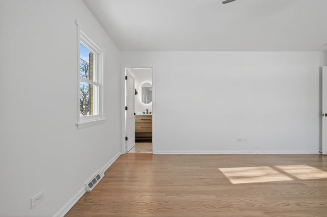 6 W Cypress Street, Arlington Heights, IL 60005