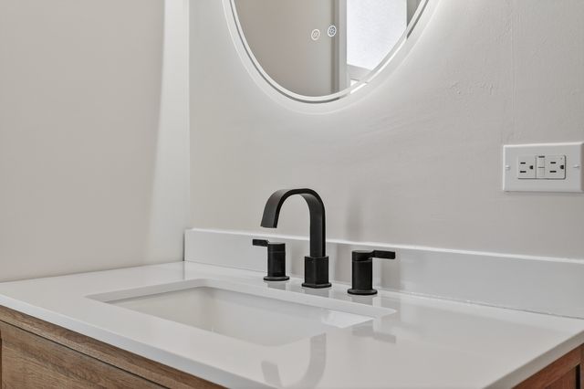 6 W Cypress Street, Arlington Heights, IL 60005